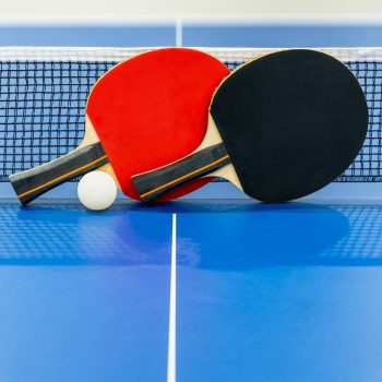 Pingpong asztalok és hálók