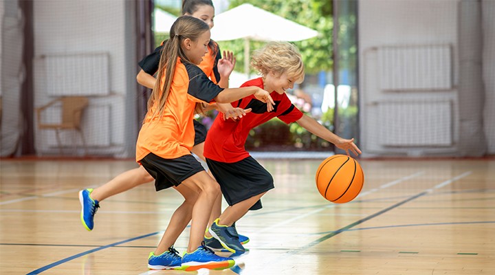 Lányok is kosárlabdázhatnak, nem csak a fiúk. Nekik a 3 as méret ideális, kezdésnek.
