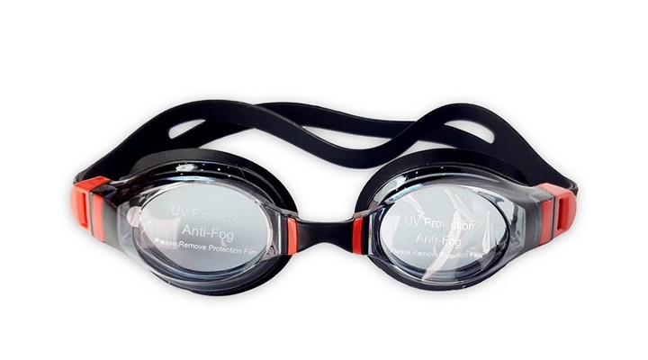 Átlátszó lencséjű úszószemüvegek. Mi a fő különbség?