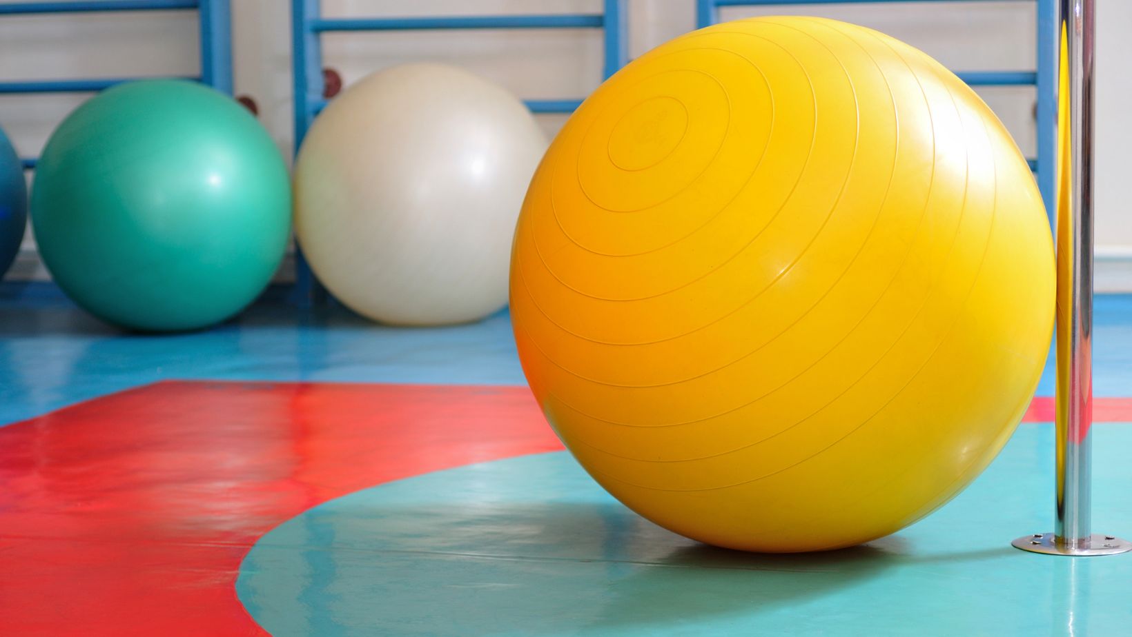 Legyél tisztában a fitnesz labda, gimnasztikai labda, pilates labda és jóga labda sajátos előnyeivel.